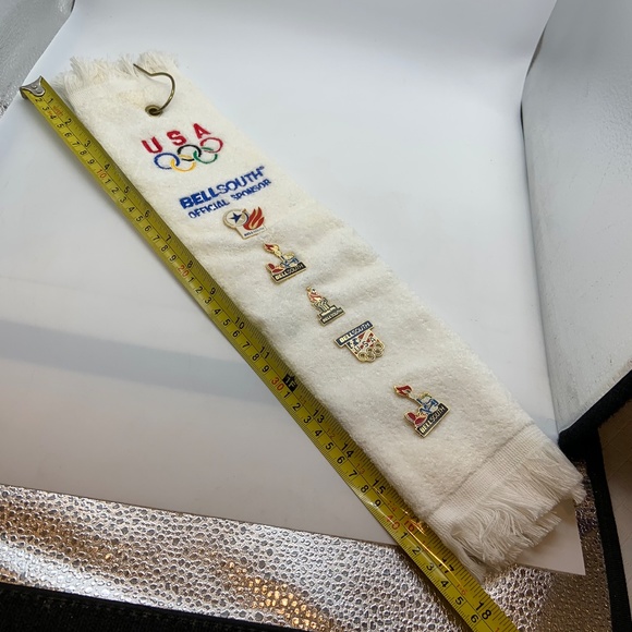 Vintage Bellsouth USA 1996 Olympic Games Embroidered Towel and Pins - Picture 15 of 16
